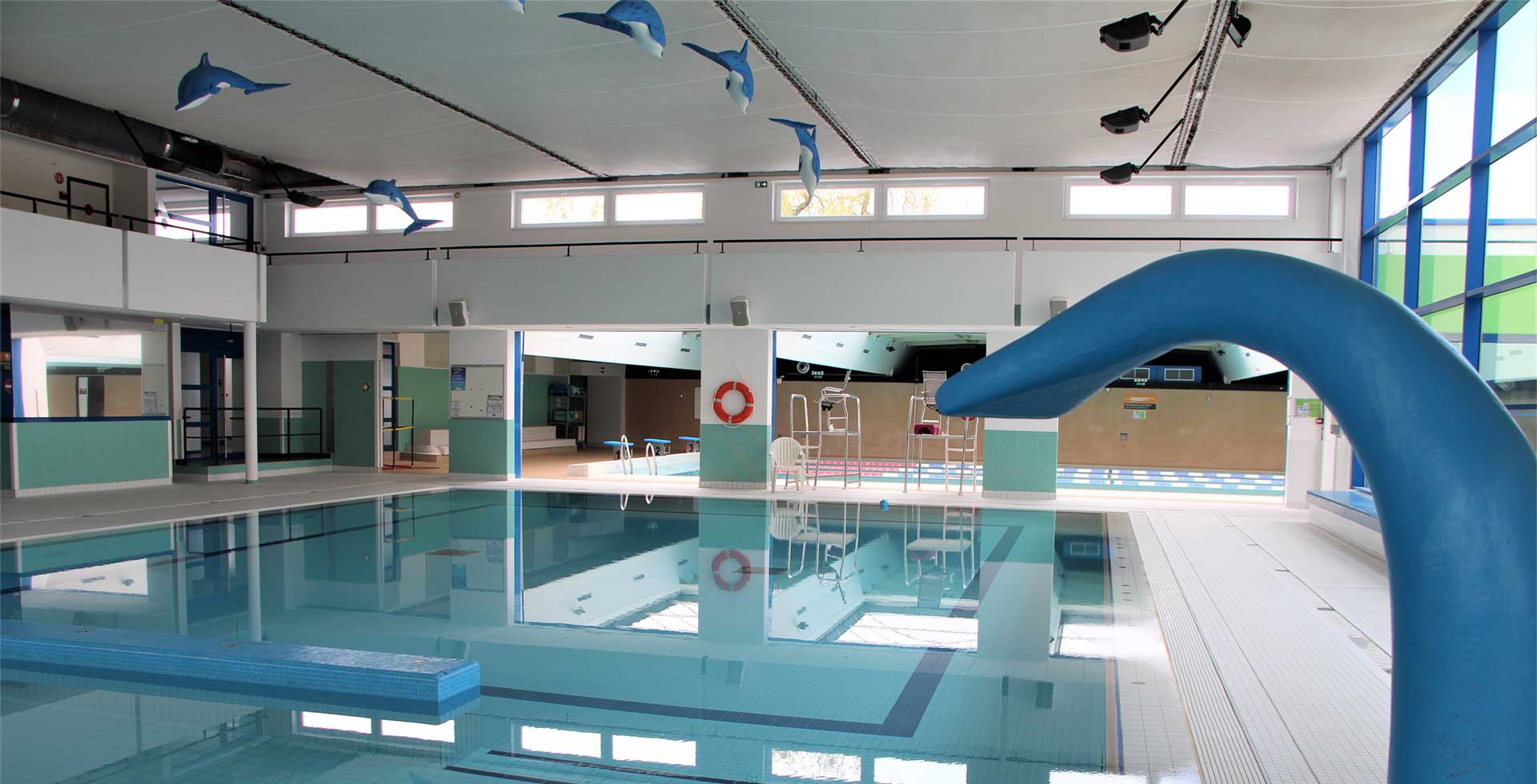 Vue intérieur du bassin de la piscine Siriena