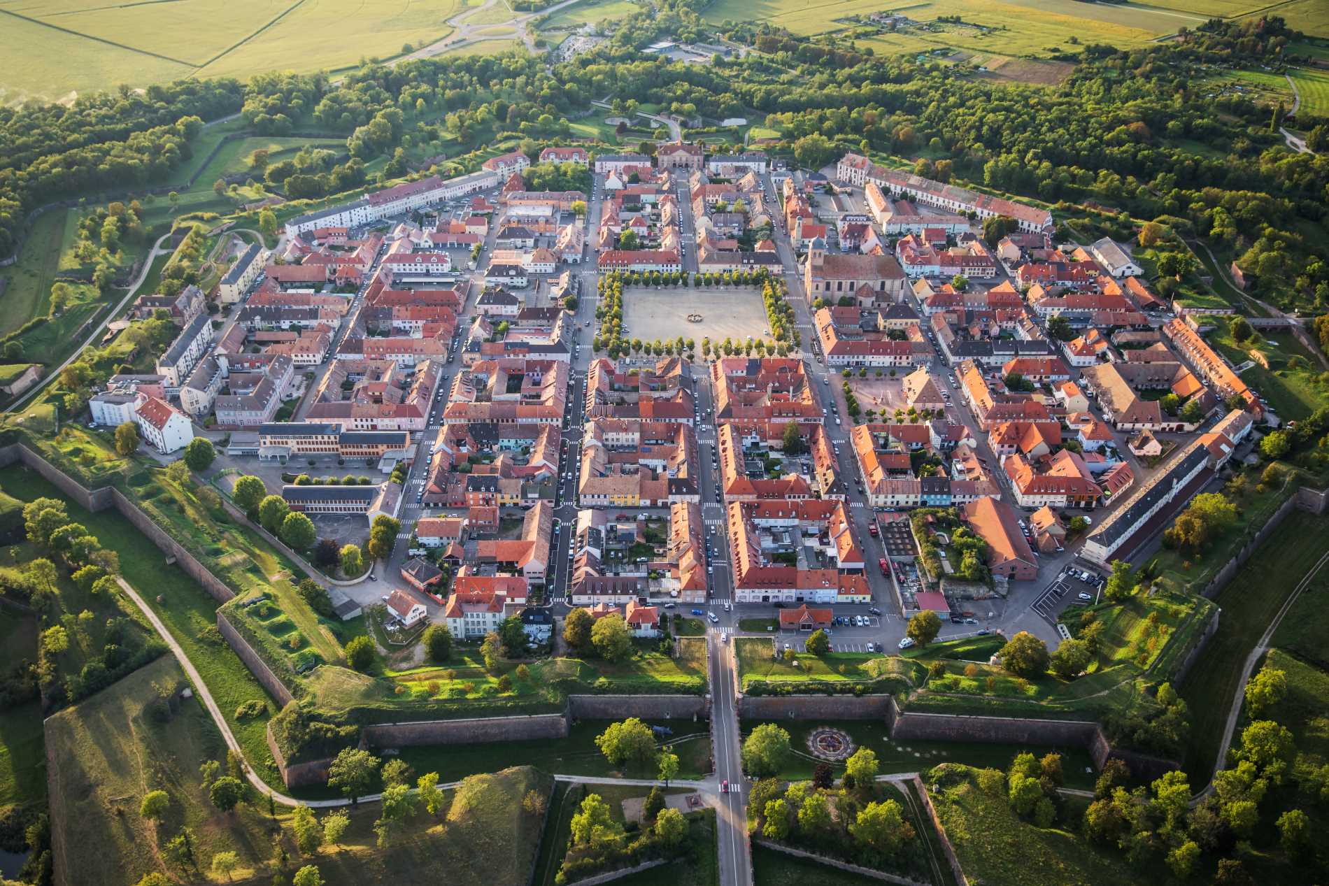 La ville de Neuf-Brisach vue du ciel, avec les fortifications de Vauban