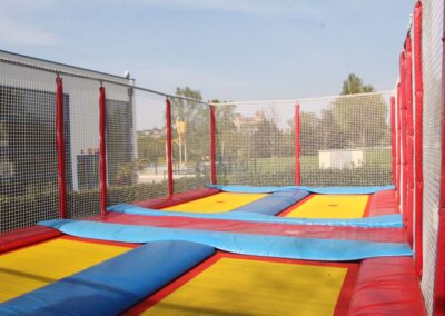 Piscine Sirenia trampoline