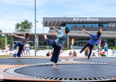 troupe d'artiste qui s'exprime en exterieur à l'Art'Rhena