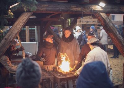 Marché de Noel de Jour avec forgeron en action